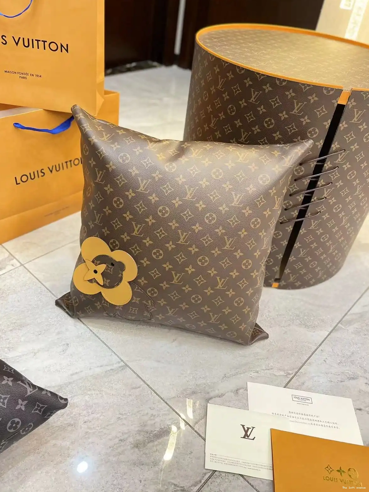 VIVIENNE CUSTOM PILLOW LV 0526